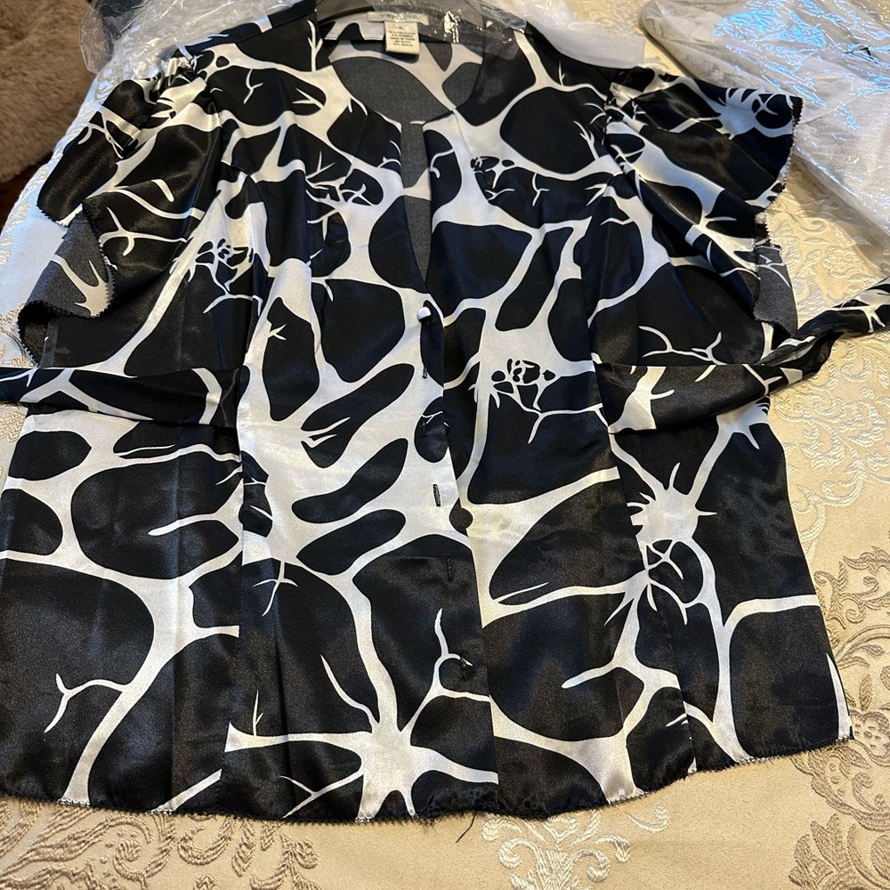 Vertigo Paris Monochrome Abstract Top